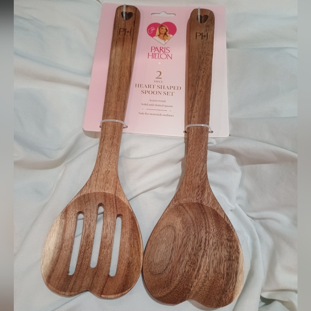 New Paris Hilton Brown Wooden Heart Shaped Spoon 2 Set